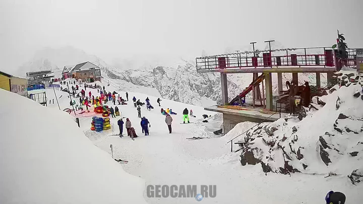 Webcam overlooking the 5th level from the Mechta cafe, Dombay