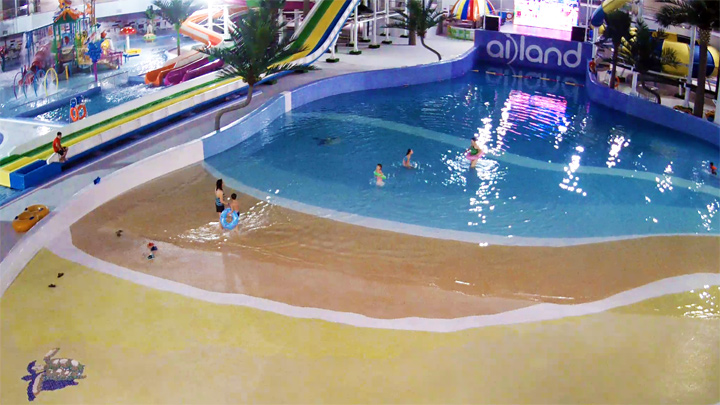 Ailand family holiday center webcam: swimming pool