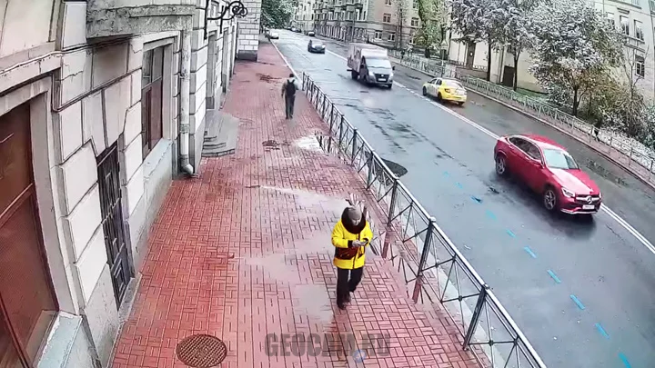 Веб-камера на Бородинской улице в Санкт-Петербурге
