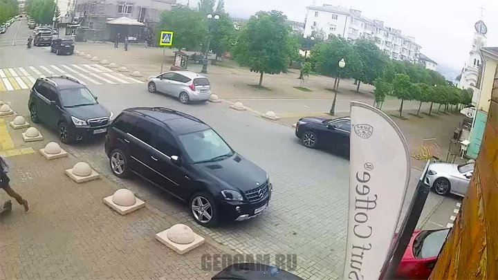 Webcam on Chernyakhovsky Street in Novorossiysk