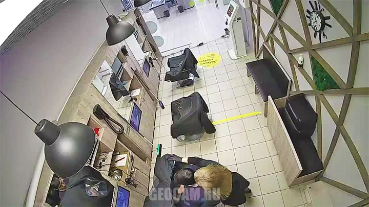 Webcam at the Chio Chio hairdresser on Adoratsky Street in Kazan