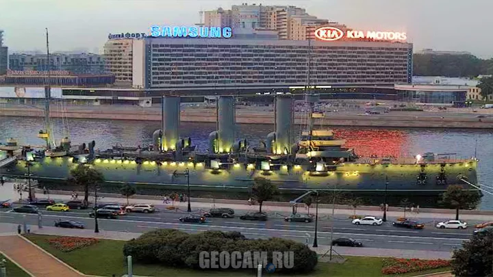 Веб-камера крейсера «Аврора», крупный план: Крейсер Аврора вечером