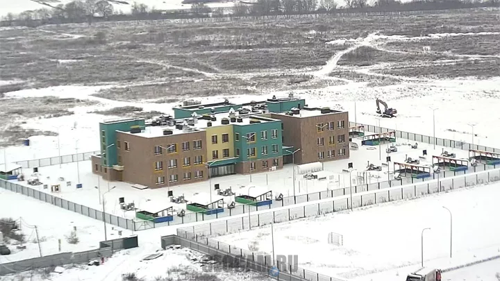 Webcam overlooking the construction of the kindergarten in the Domodedovo Park residential complex