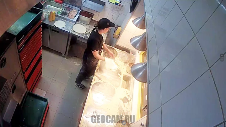Webcam in the pizzeria «Dodo Pizza» on Mira Street, Tolyatti