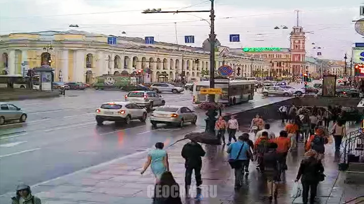 Веб-камера Гостиного двора, Санкт-Петербург: Гостиный Двор, Санкт-Петербург