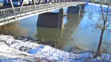 Веб-камера с видом на Калтанский мост и шкалу уровня воды в реке Кондома, Калтан (Калтан, Россия)