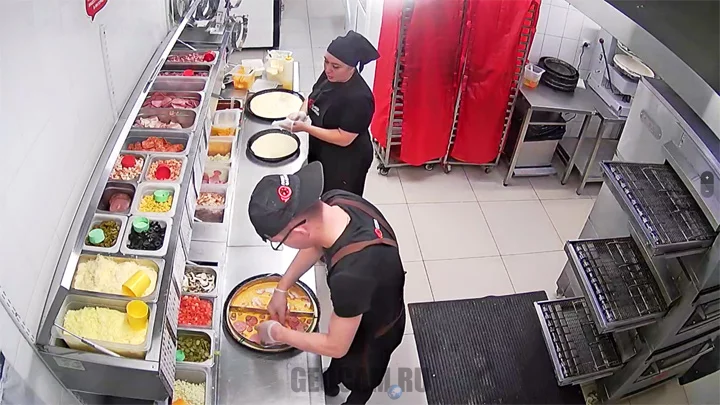 Webcam in the PizzaFabrika pizzeria on Lomonosov Street, Severodvinsk