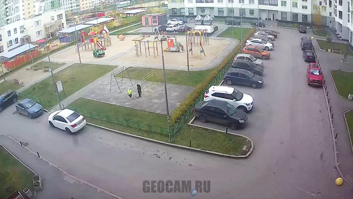 Webcam on Mekhrentseva Street in Yekaterinburg