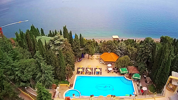 Hotel «More» webcam in Alushta, Crimea: view of the pool and the Black Sea
