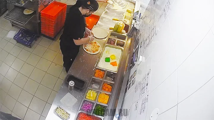 Webcam in the Dodo Pizza pizzeria on Moskovsky Prospekt in St. Petersburg