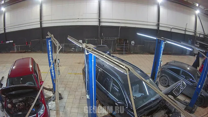 Веб-камера у автоподъёмников автосервиса «НемецАвто», Серпухов