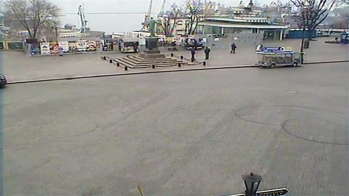 Webcam on Primorsky Boulevard in Odessa: View of the monument to the Duke of Richelieu on Primorsky Boulevard in Odessa