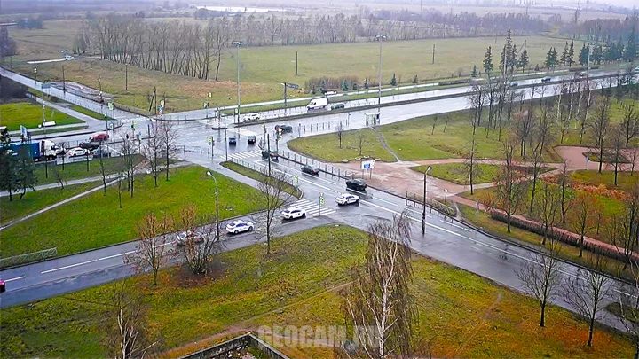 Webcam at the intersection of Petersburg Highway and Detskoselsky Boulevard