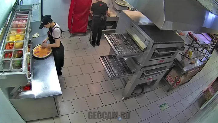 Webcam in the PizzaFabrika pizzeria on Neftyanikov Street, Usinsk
