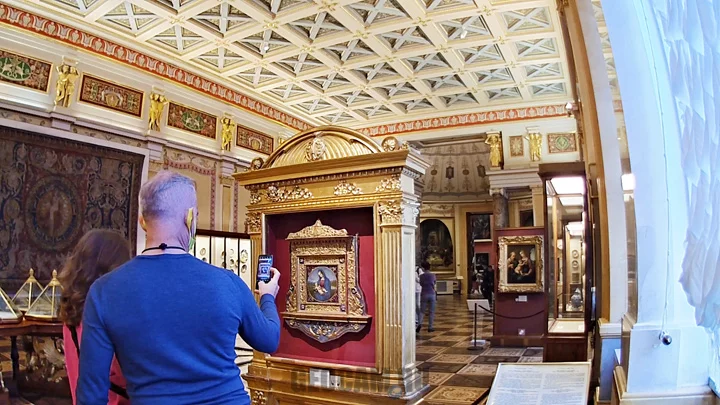 Webcam in the Raphael Hall, Hermitage, Saint Petersburg