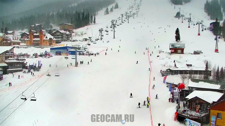 PTZ webcam overlooking Mount Zelyonaya, Sheregesh