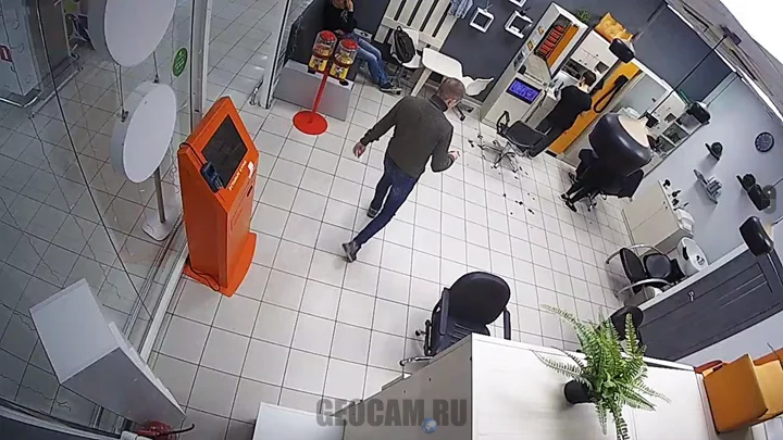 Веб-камера в парикмахерской «Стрижка Хит» на проспекте Кирова, Самара
