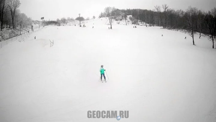 Веб-камера внизу учебного склона в спортивной деревне «Новинки»