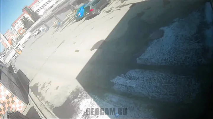 Webcam at the automatic conveyor car wash on Vilonova Street, Yekaterinburg